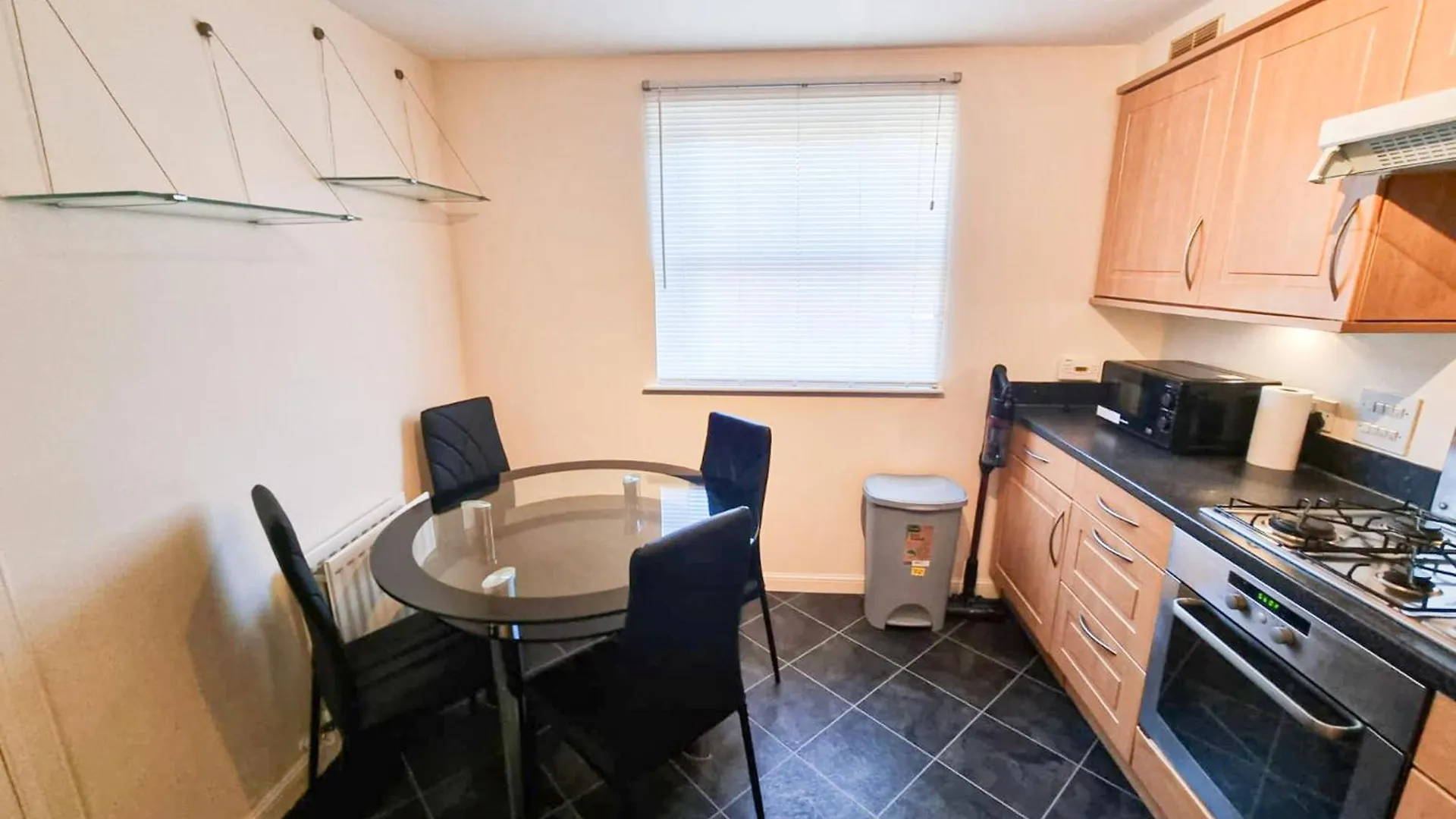 South College 2 Bedroom Apartment - Aberdeen - Free Parking