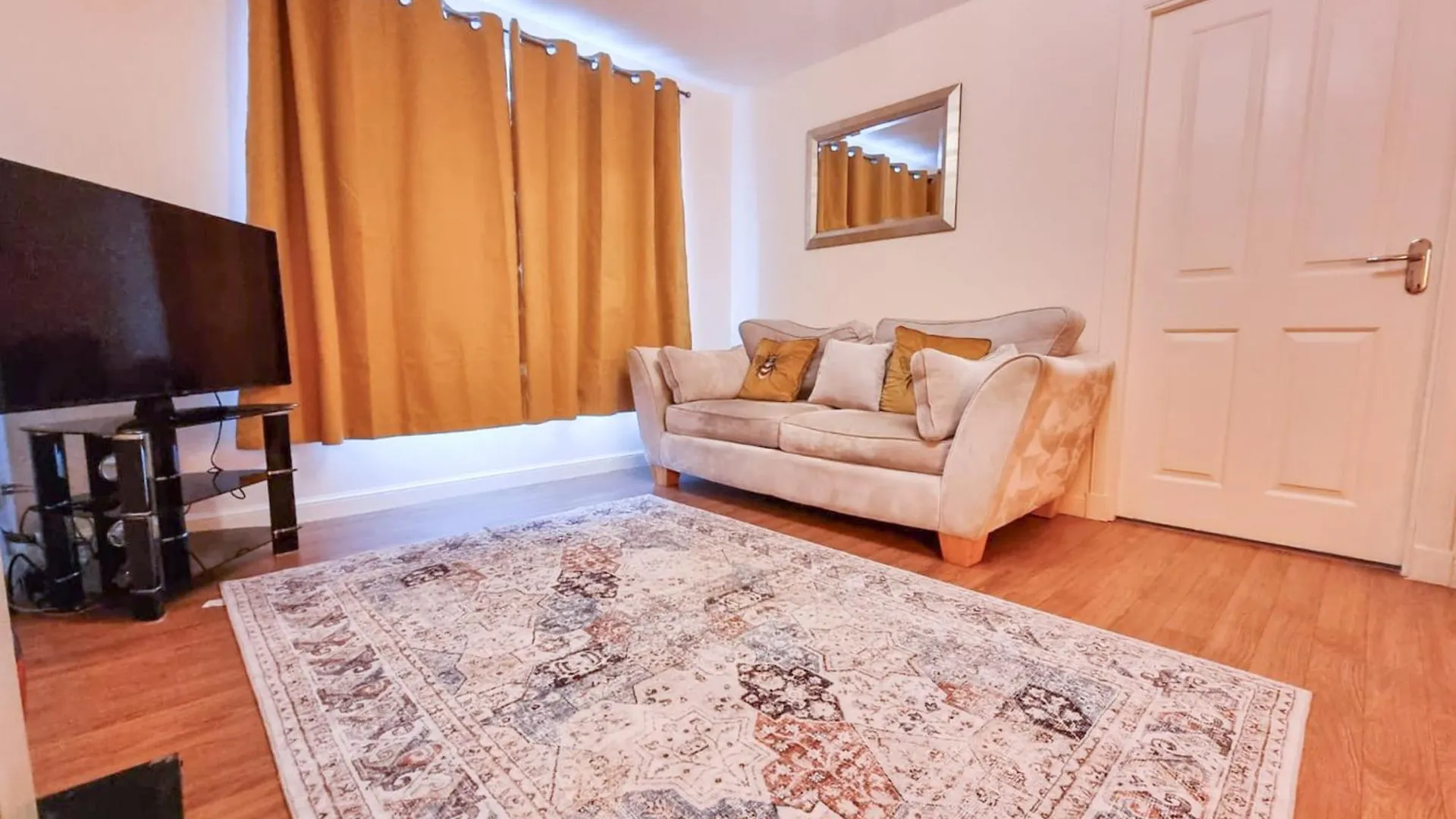 South College 2 Bedroom Apartment - Aberdeen - Free Parking